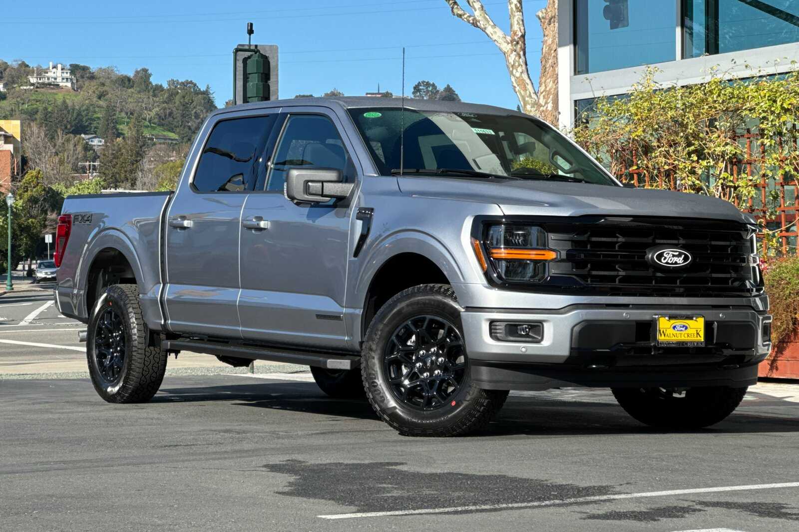 2025 Ford F-150 XLT photo 2