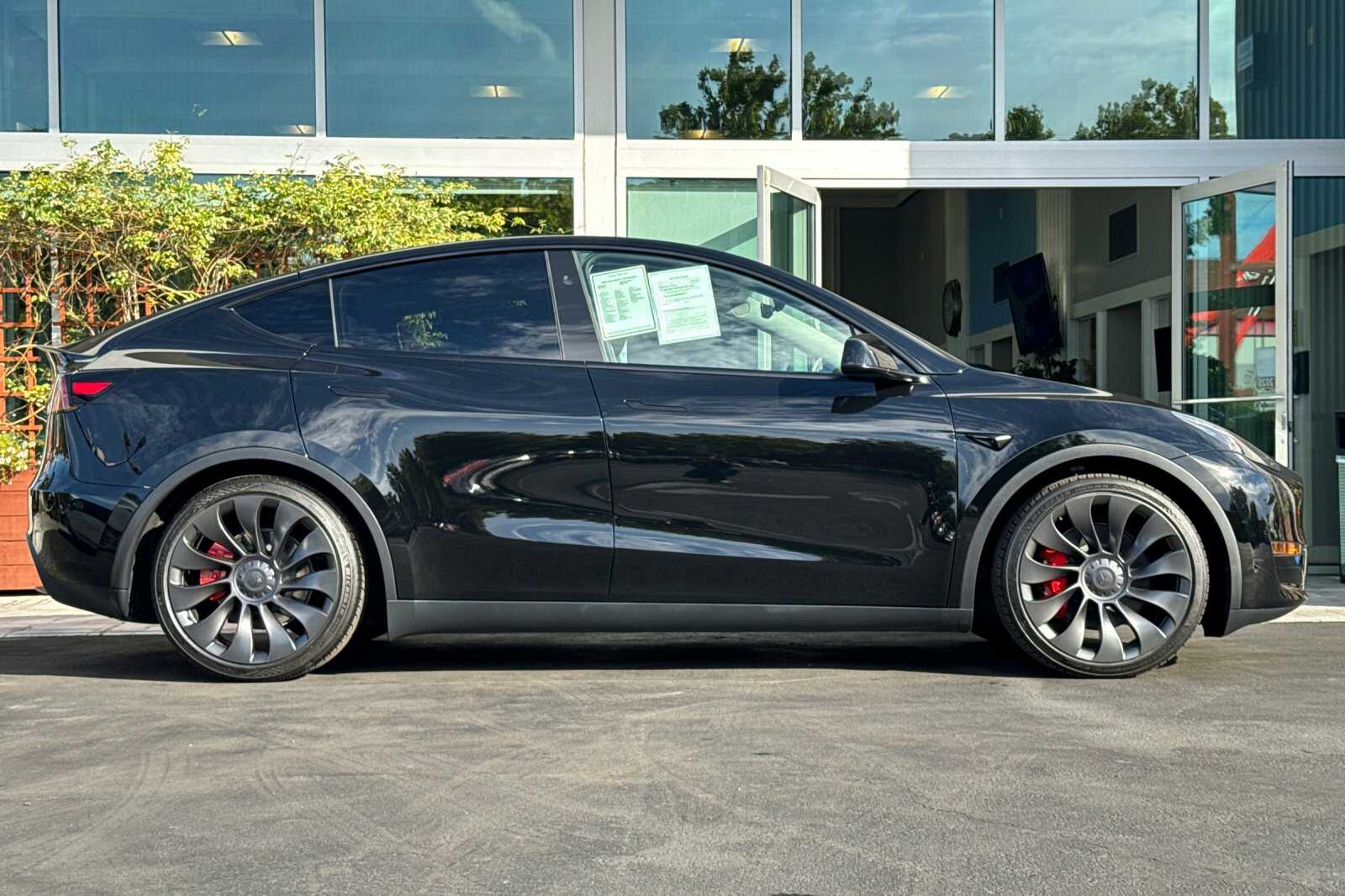 2024 Tesla Model Y Performance photo 3