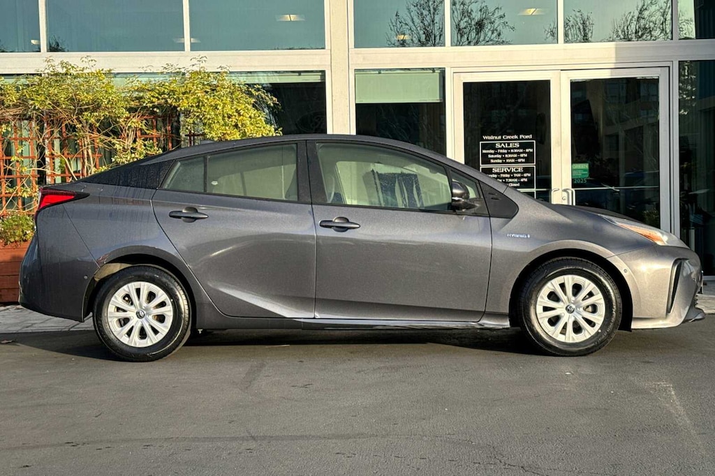 Certified 2022 Toyota Prius L HATCHBACK