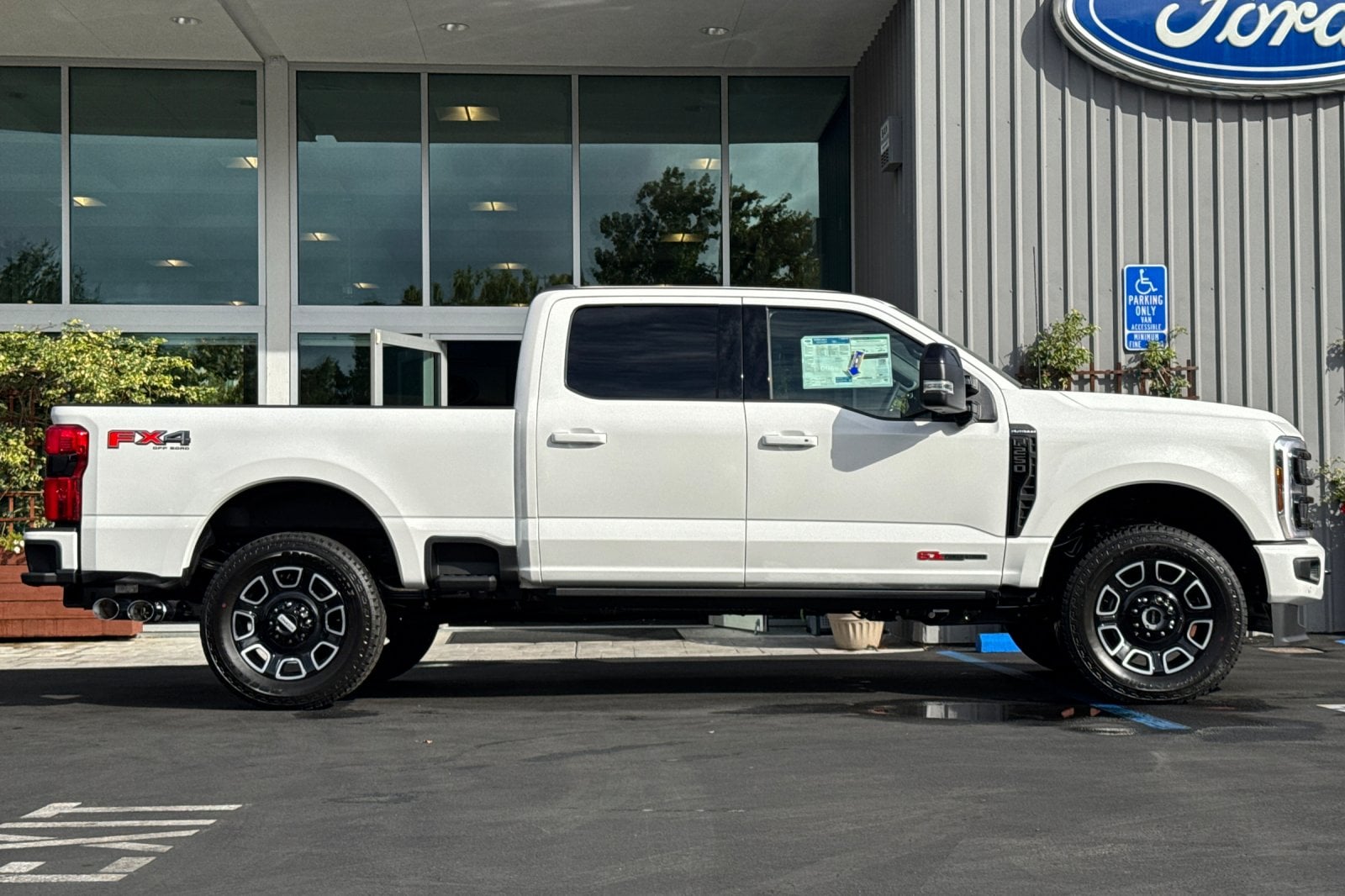 2026 Ford F-250 Super Duty Platinum - Photo 3