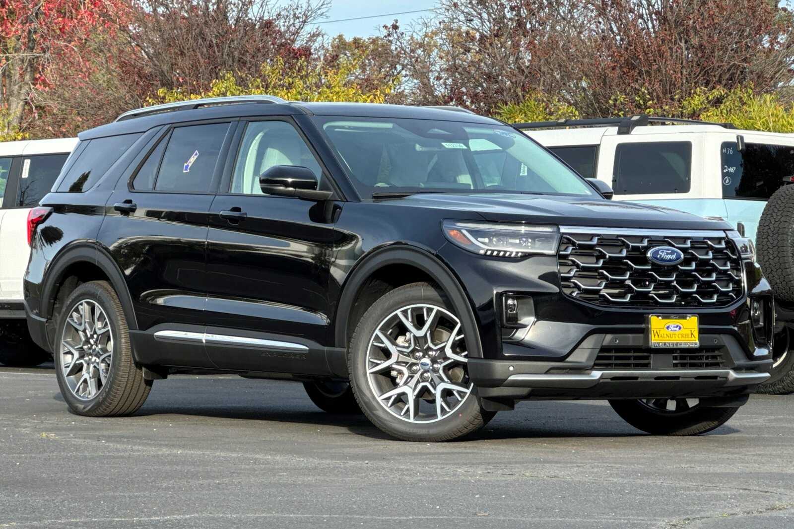2025 Ford Explorer Platinum photo 2