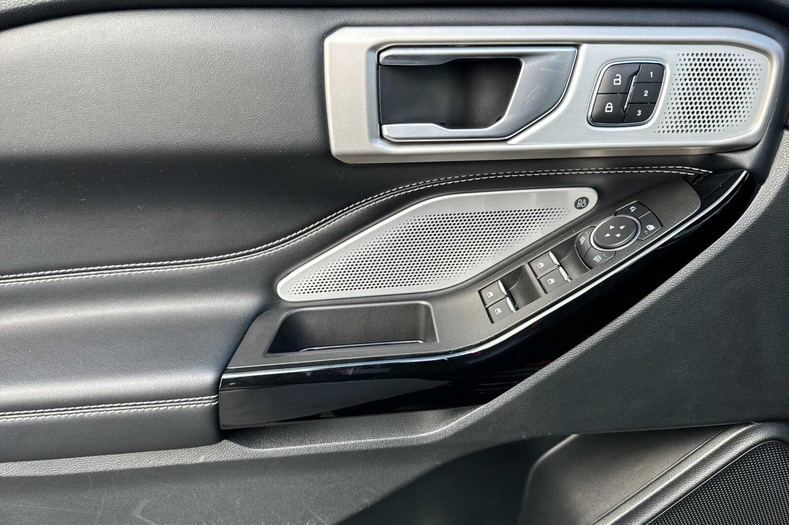 2023 Ford Explorer ST 4D Sport Utility photo 3