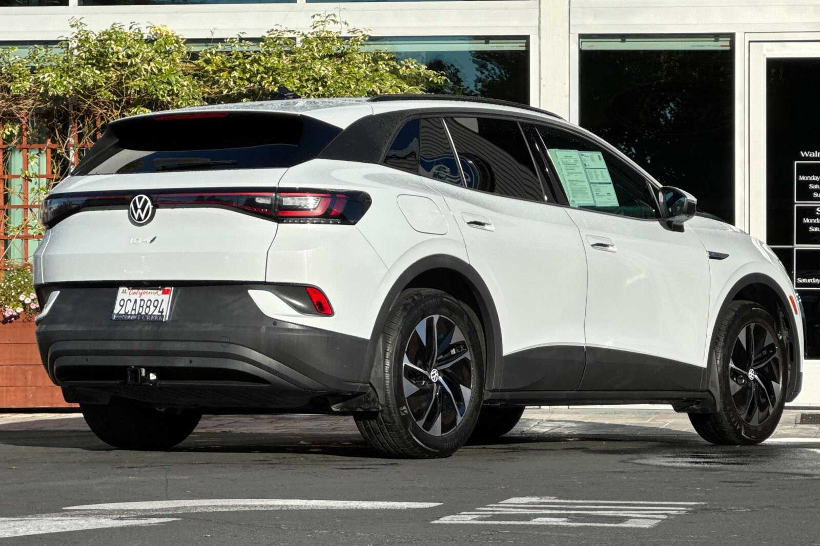 2022 Volkswagen ID.4 Pro photo 4