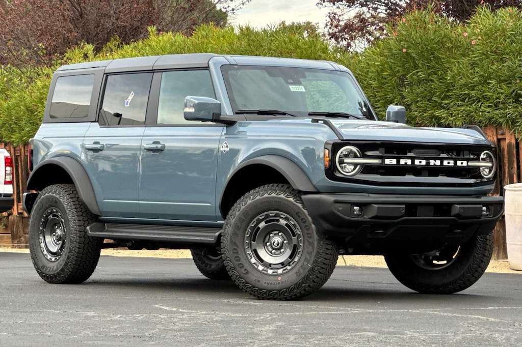 New 2025 Ford Bronco Outer Banks SUV