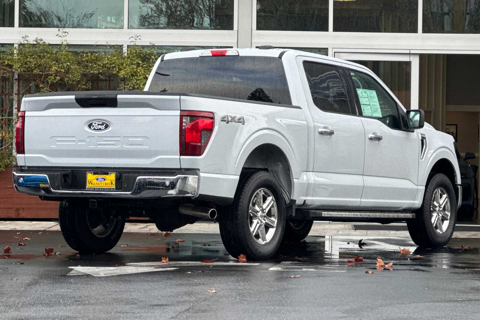 2025 Ford F-150 XLT 4D Supercrew photo 4