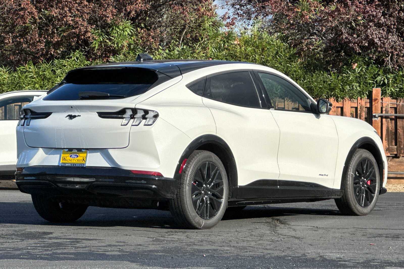 2025 Ford Mustang Mach-E Premium photo 4