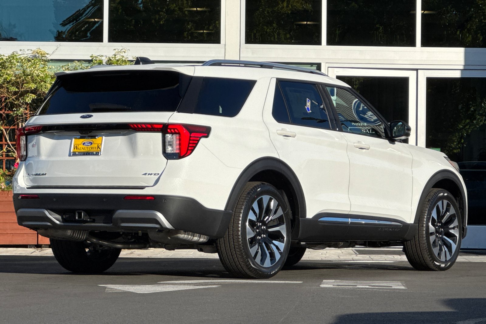 2026 Ford Explorer Platinum photo 2