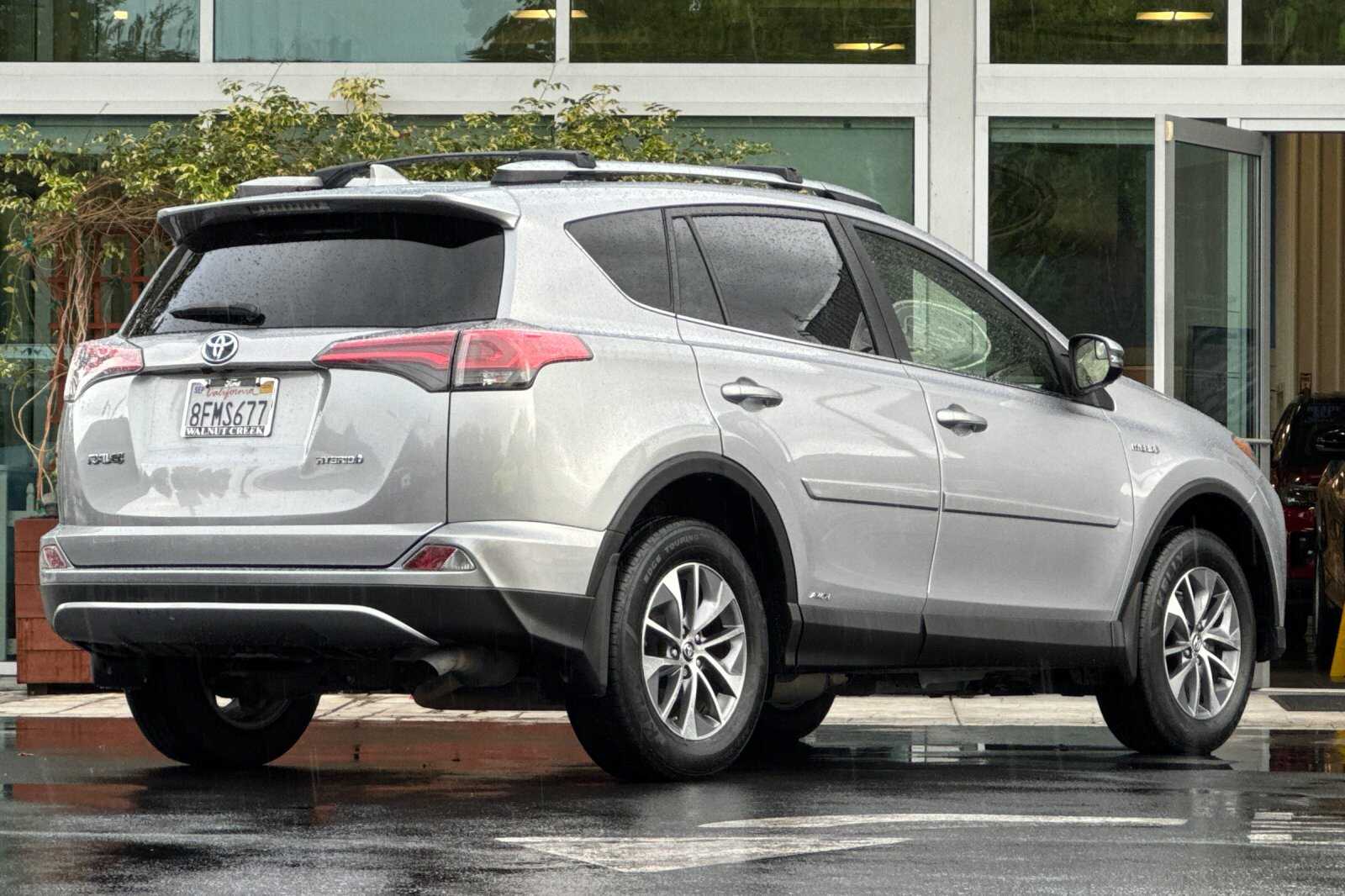 2018 Toyota RAV4 LE photo 2
