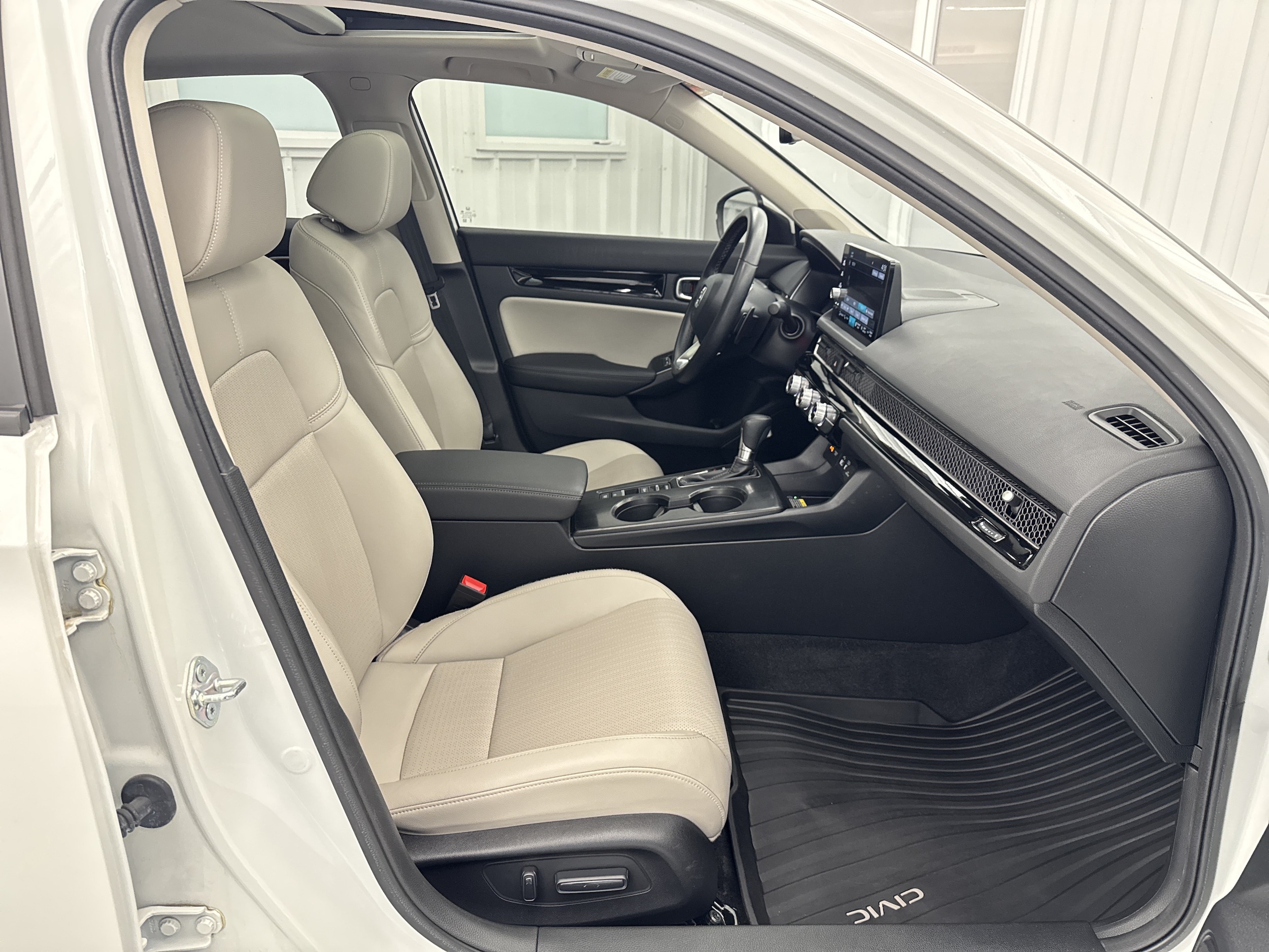 2024 Honda Civic Touring - Photo 8