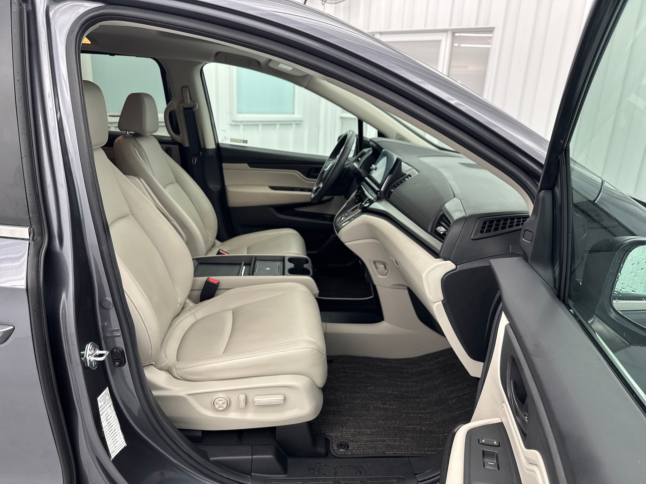 2025 Honda Odyssey EX-L - Photo 8