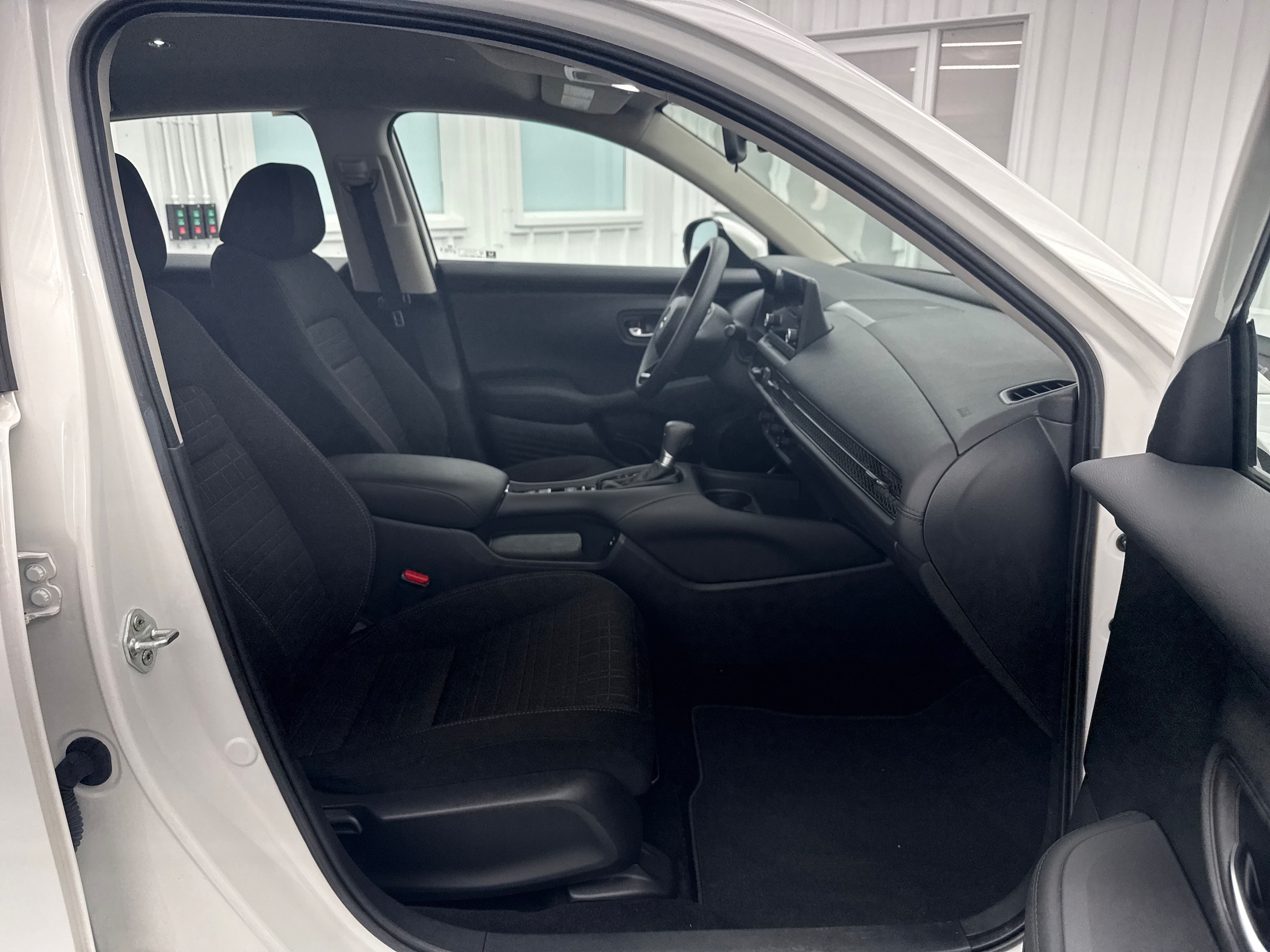 2025 Honda HR-V LX - Photo 8