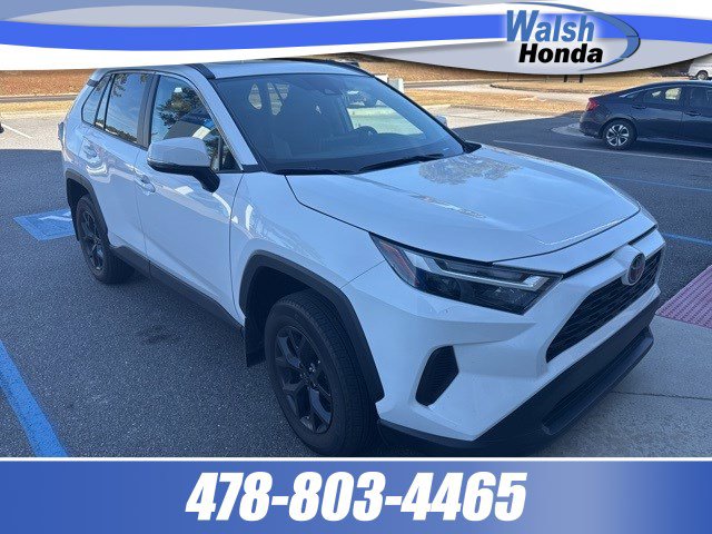 2024 Toyota RAV4 XLE's photo