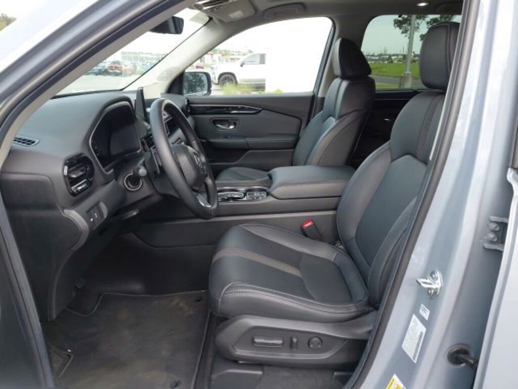 Used 2025 Honda Pilot Touring SUV
