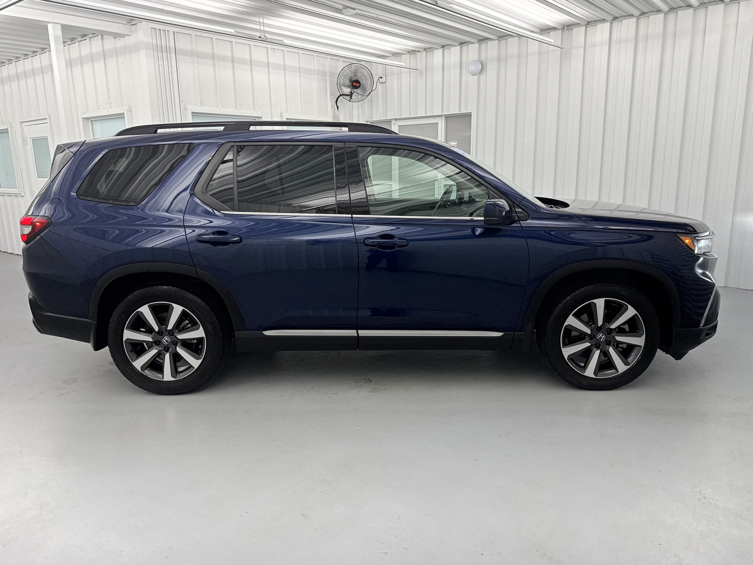 2025 Honda Pilot Touring - Photo 17