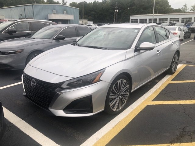 Used 2023 Nissan Altima SL with VIN 1N4BL4EV2PN371904 for sale in Macon, GA