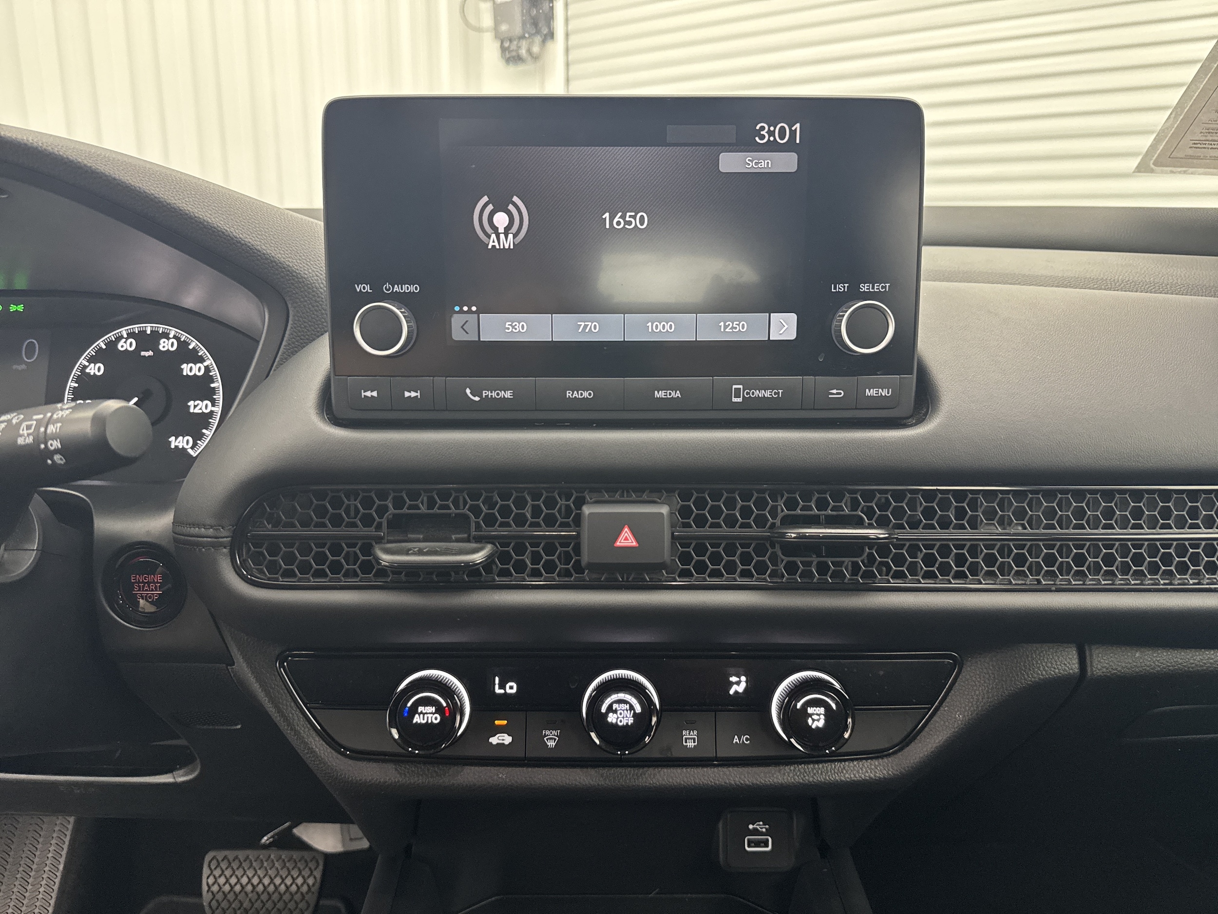 2025 Honda HR-V LX - Photo 17