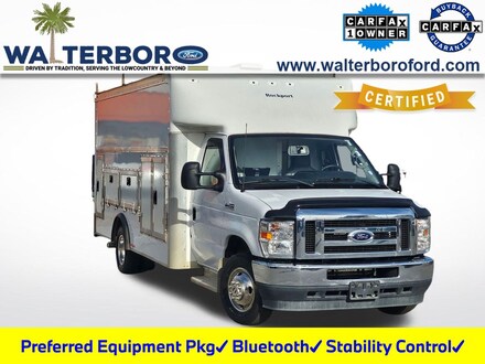 2023 Ford E-450SD Cutaway DRW Cab/Chassis