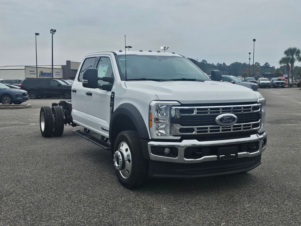 2025 Ford F-450 Super Duty Chassis Cab XLT's photo