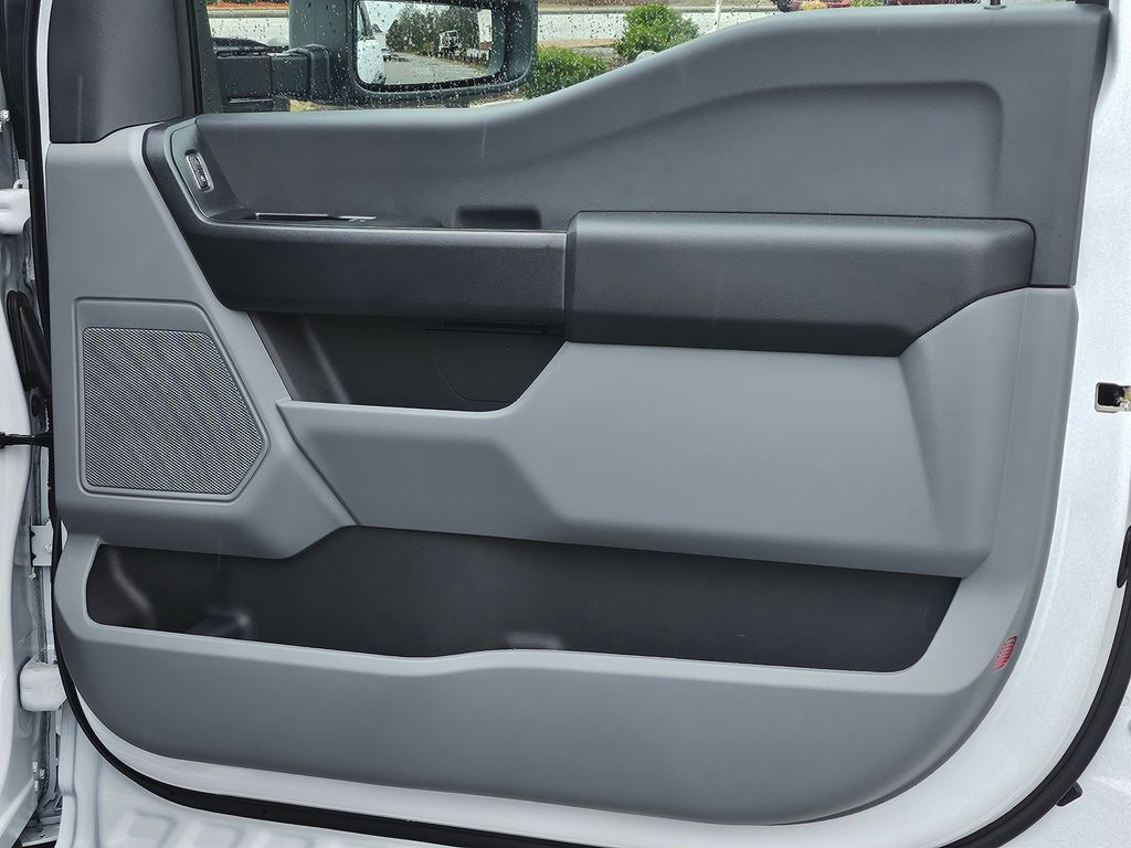 2026 Ford F-450 Super Duty Chassis Cab XL - Photo 34