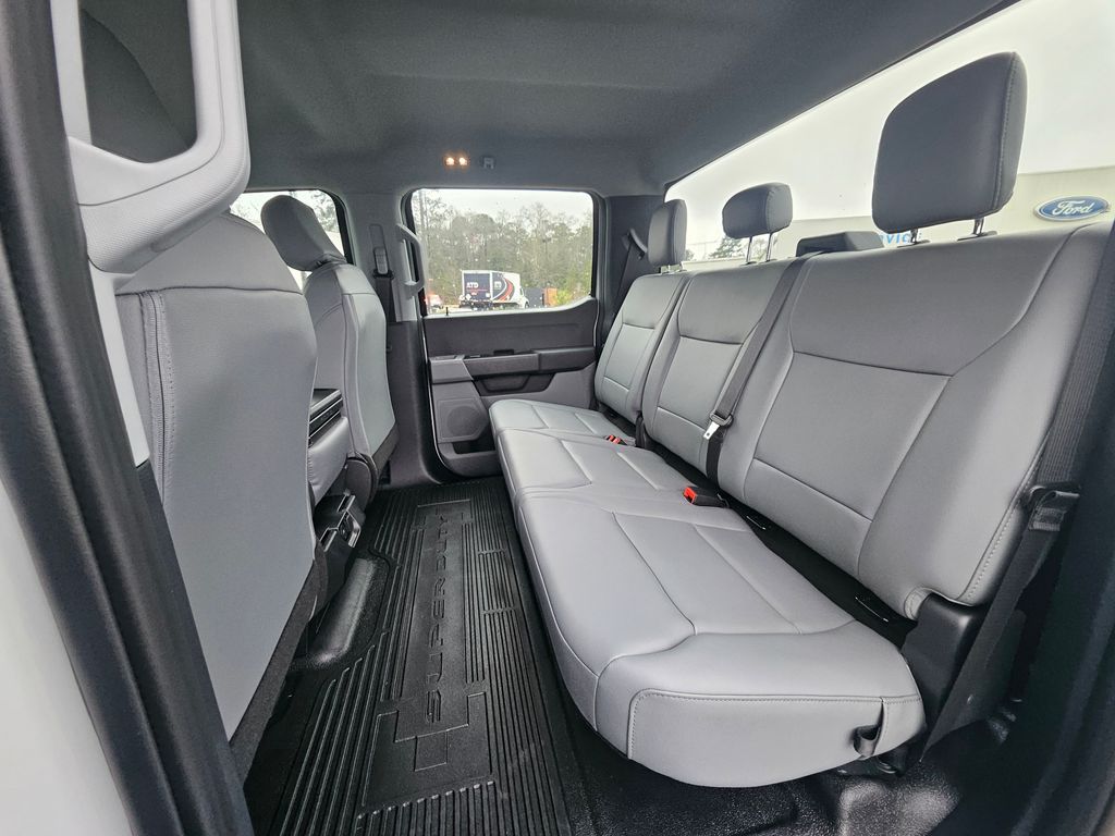 2026 Ford F-450 Super Duty Chassis Cab XL - Photo 7
