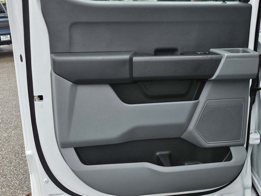 2026 Ford F-450 Super Duty Chassis Cab XL - Photo 32