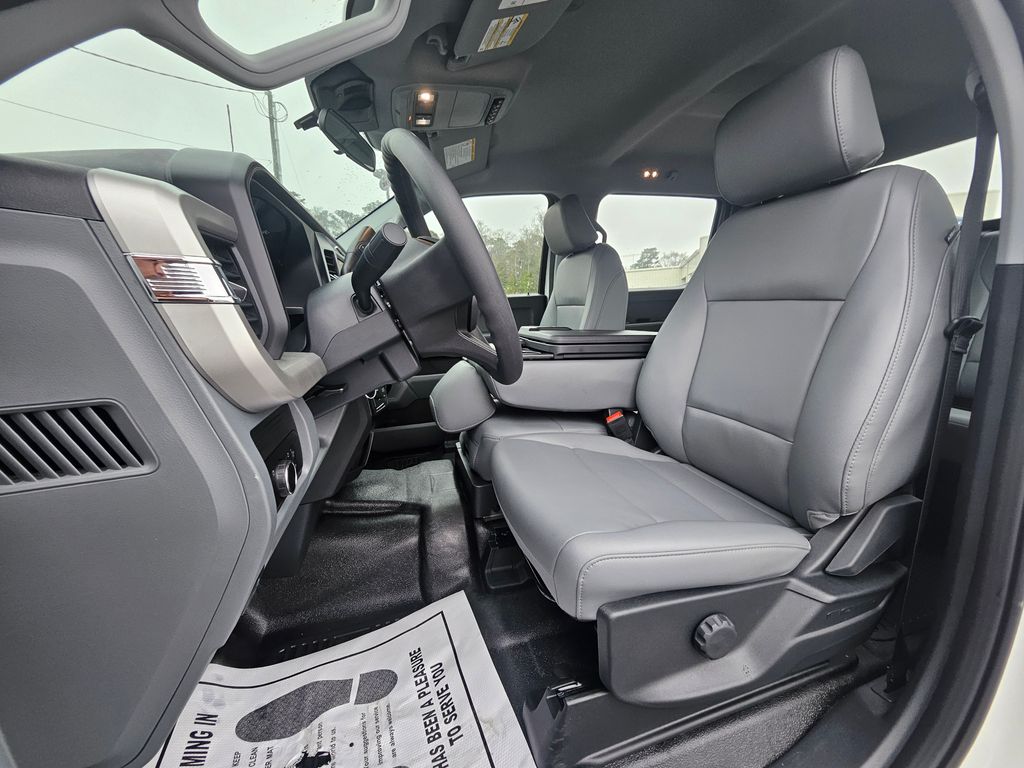 2026 Ford F-450 Super Duty Chassis Cab XL - Photo 6