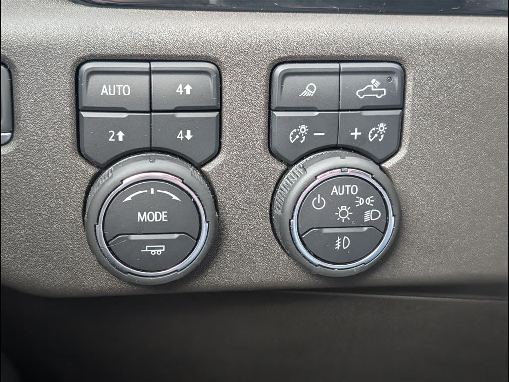2025 Chevrolet Silverado 1500 LTZ - Photo 11