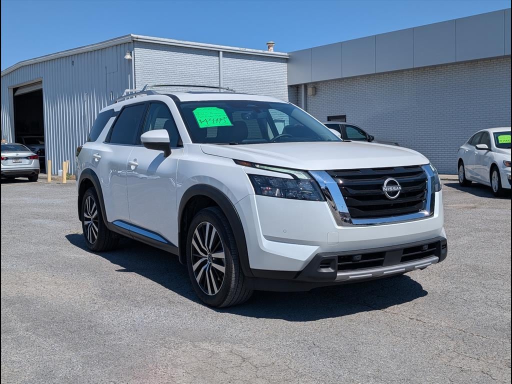 Used 2025 Nissan Pathfinder Platinum