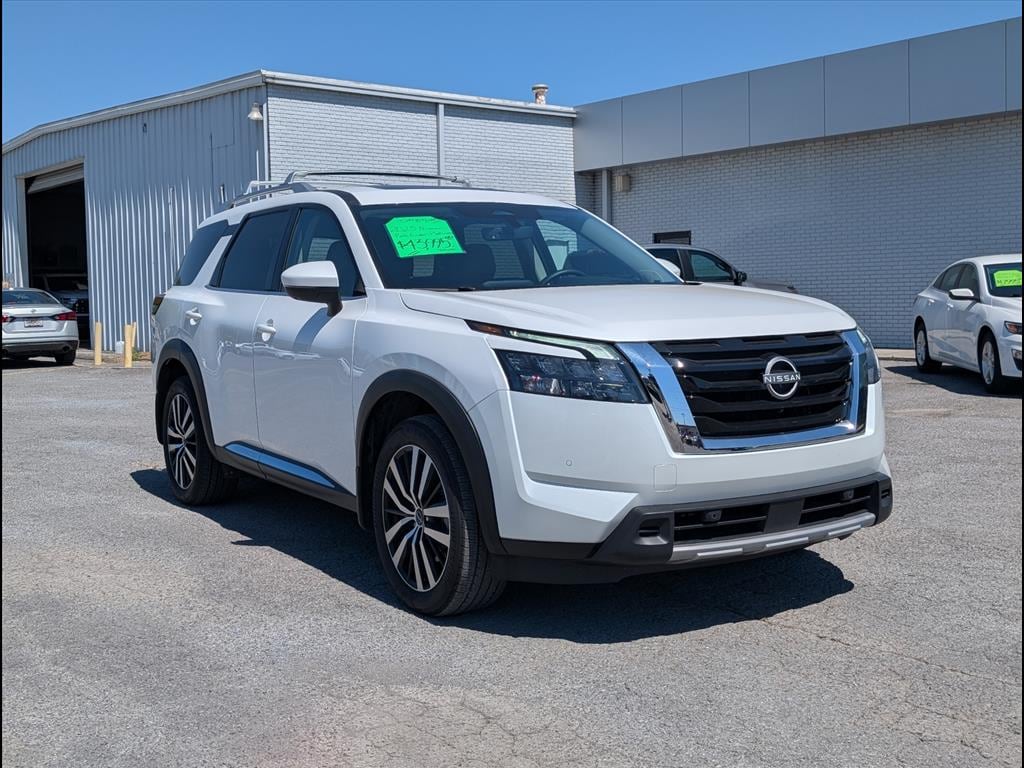 2025 Nissan Pathfinder Platinum 2WD's photo
