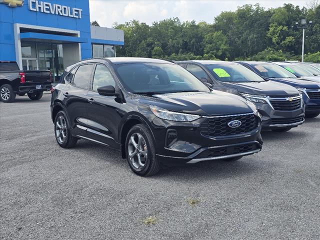 2023 Ford Escape ST-Line photo 2