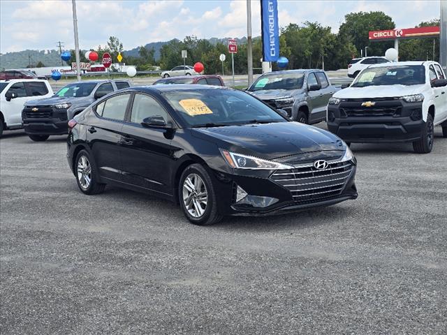 2020 Hyundai Elantra SEL photo 2