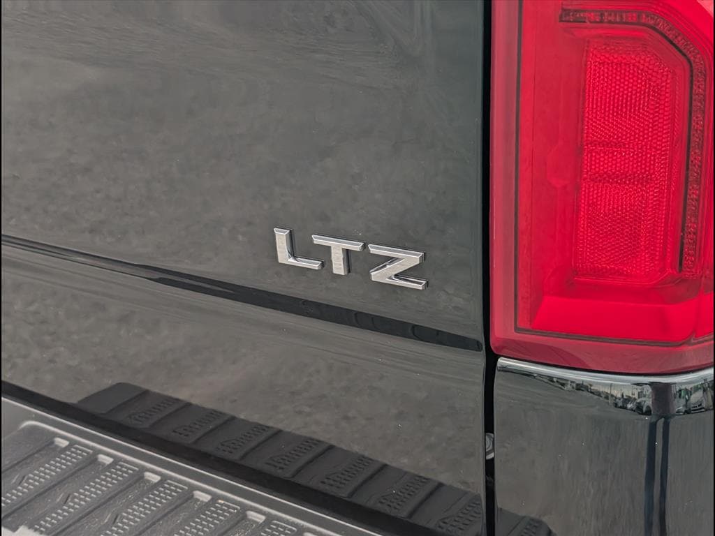 2025 Chevrolet Silverado 1500 LTZ - Photo 5