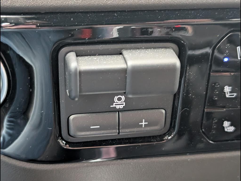 2025 Chevrolet Silverado 1500 LTZ - Photo 20