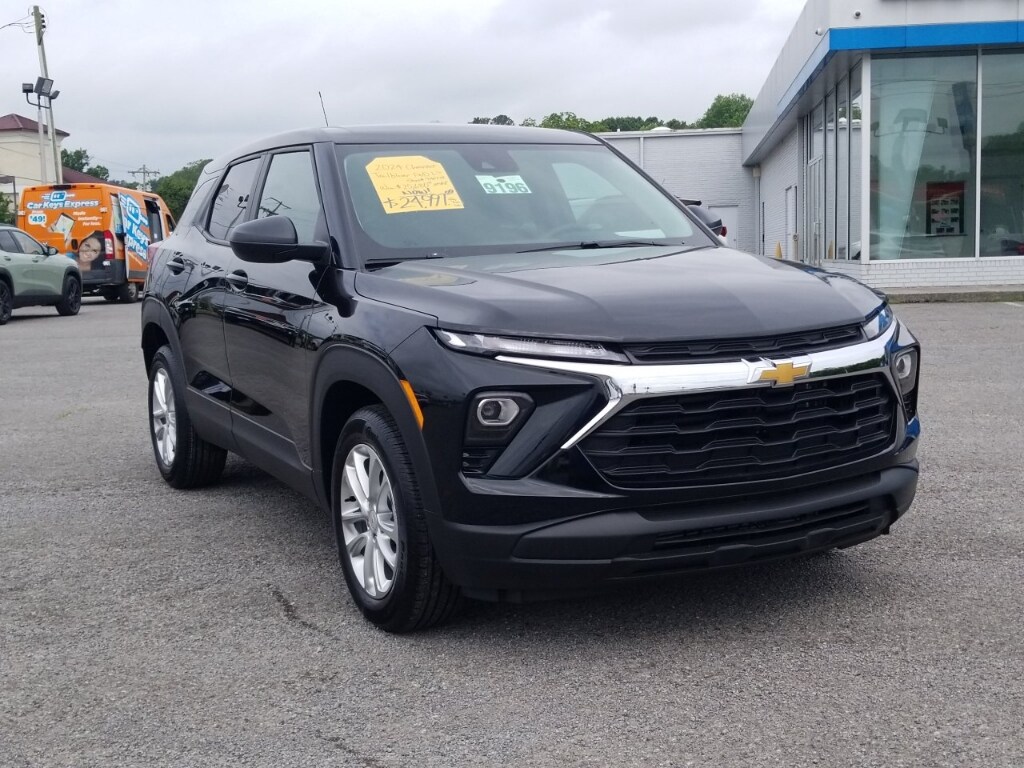 2024 Chevrolet Trailblazer LS photo 2