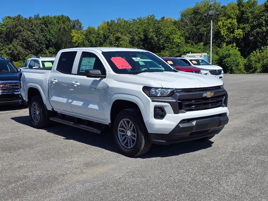 2026 Chevrolet Colorado LT photo 2