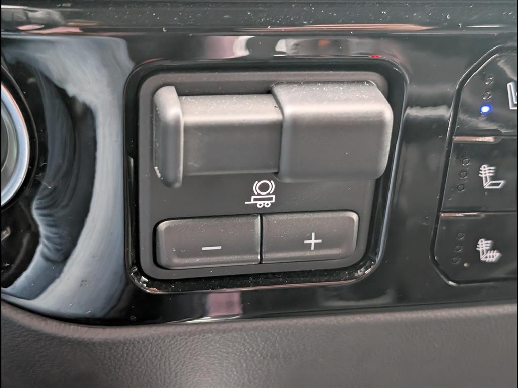 2025 Chevrolet Silverado 1500 LTZ - Photo 19