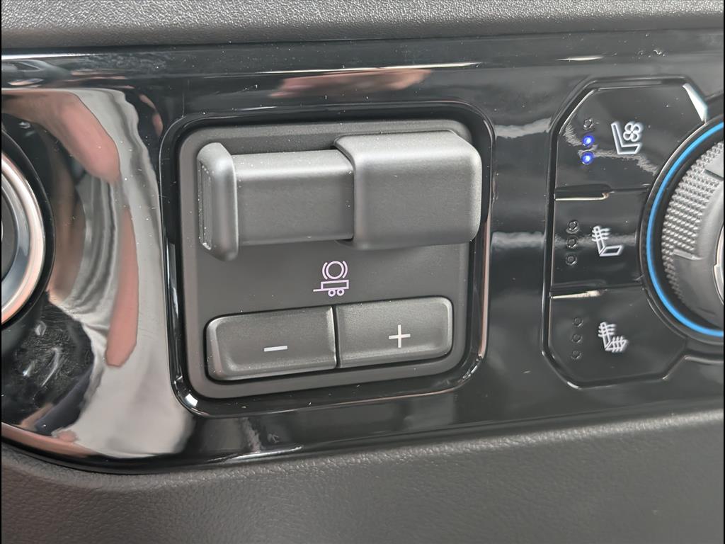 2026 Chevrolet Silverado 1500 LTZ - Photo 14