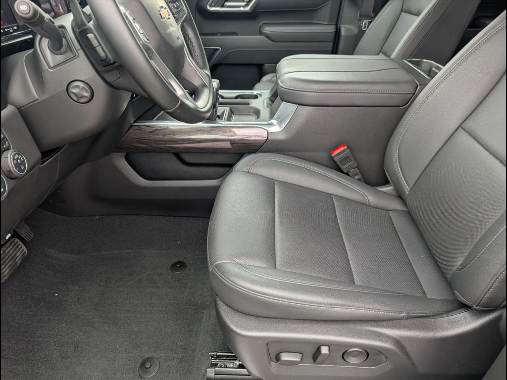 2025 Chevrolet Silverado 1500 LTZ - Photo 7