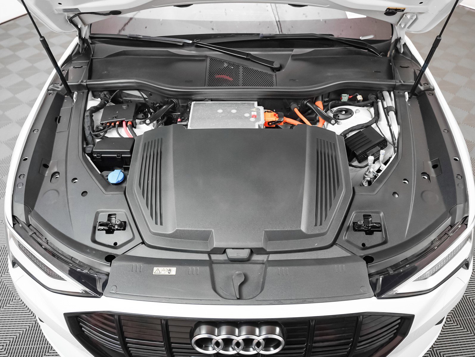 2021 Audi e-tron Premium photo 3