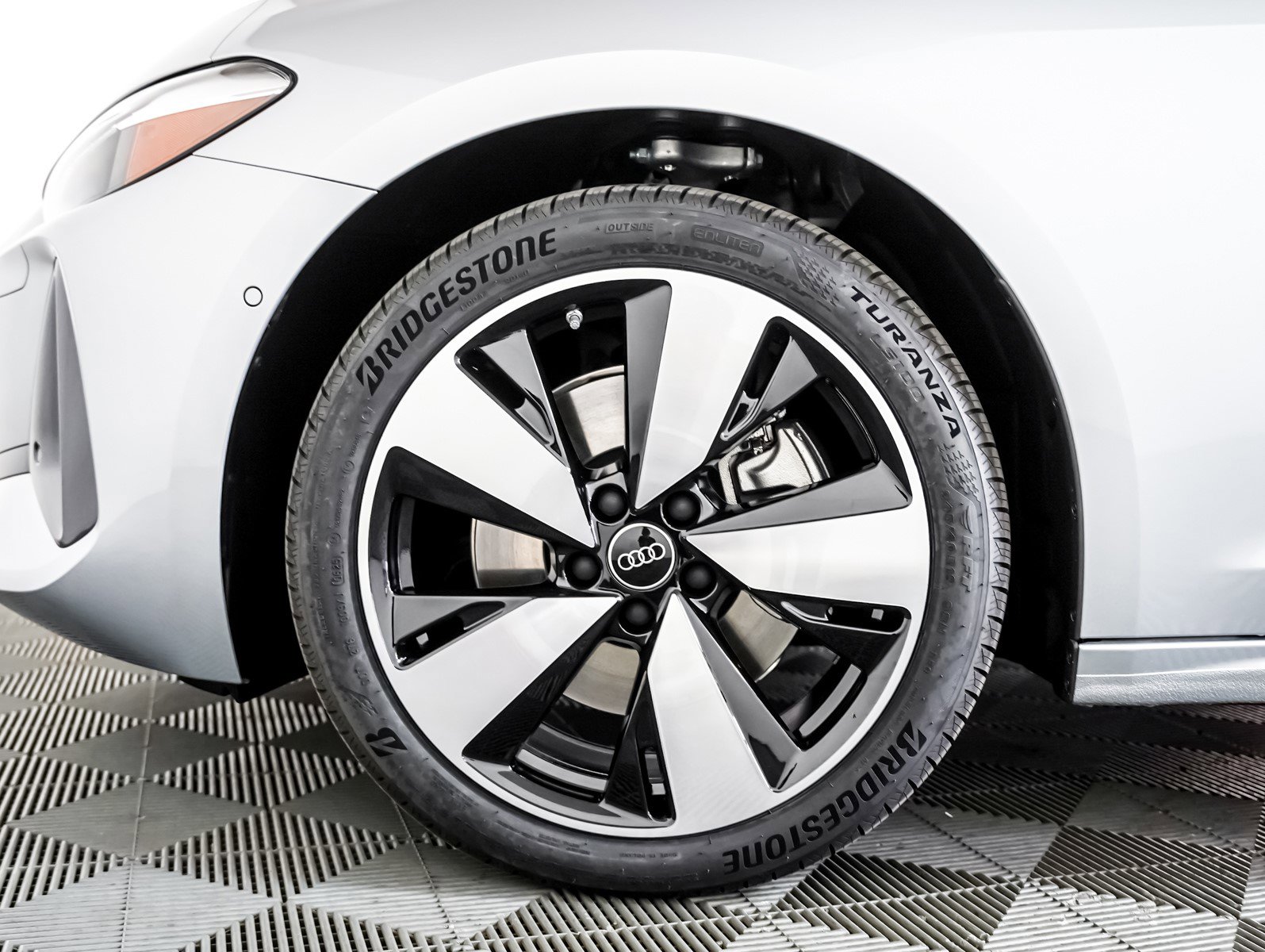 2025 Audi A5 2.0T Premium photo 4
