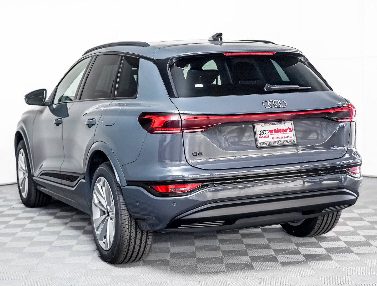 2025 Audi Q6 E-tron Premium Plus photo 2
