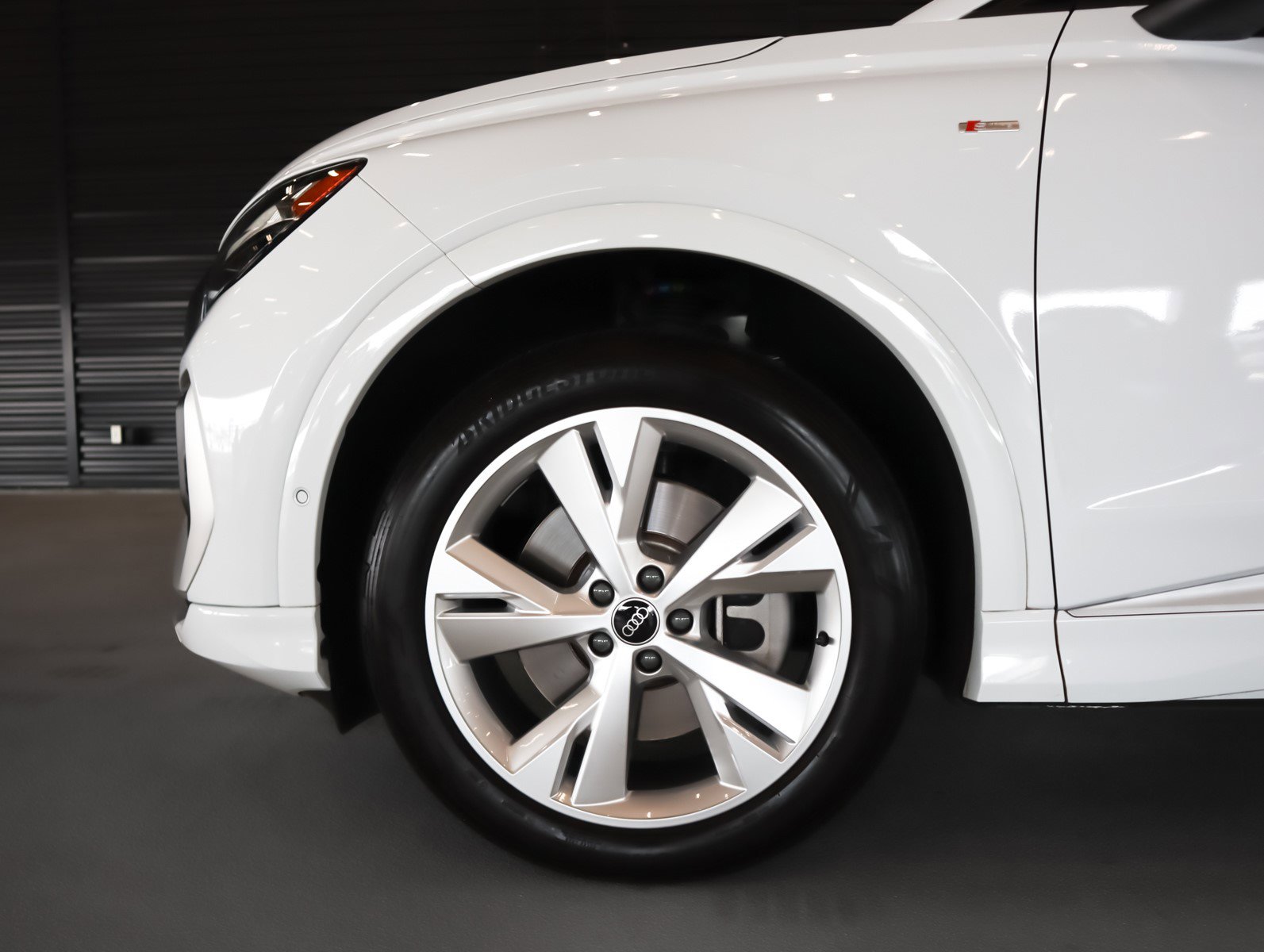 2023 Audi Q4 50 E-tron Premium Plus photo 3