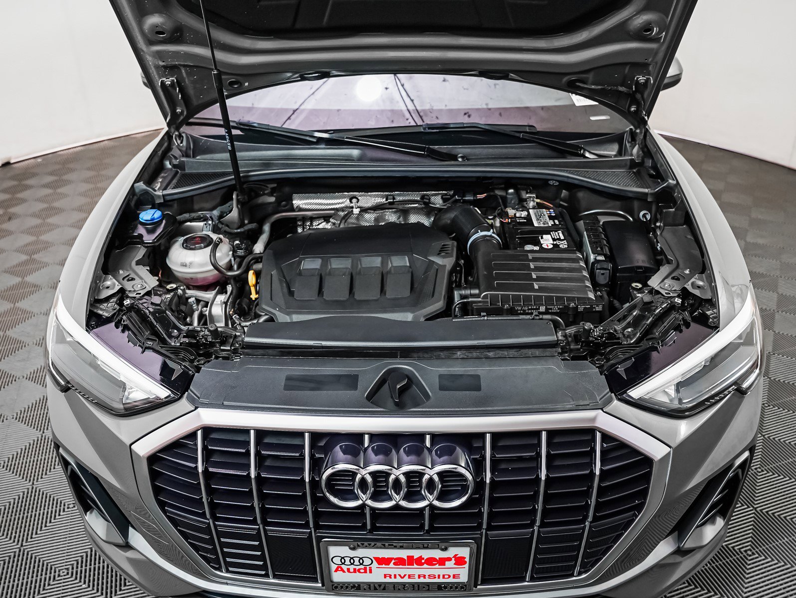 2022 Audi Q3 S line Premium photo 3