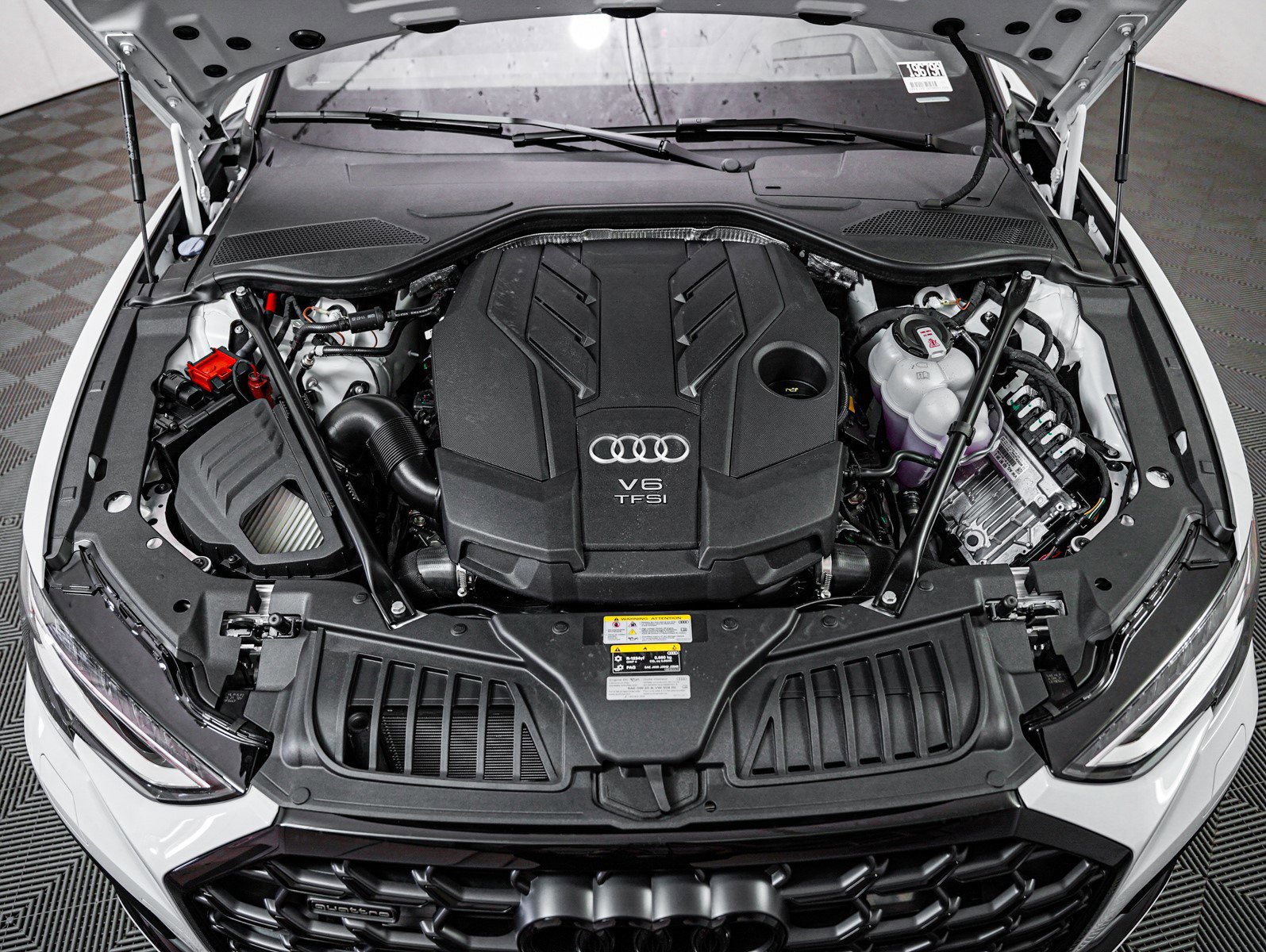 2025 Audi A8 L 55 photo 3