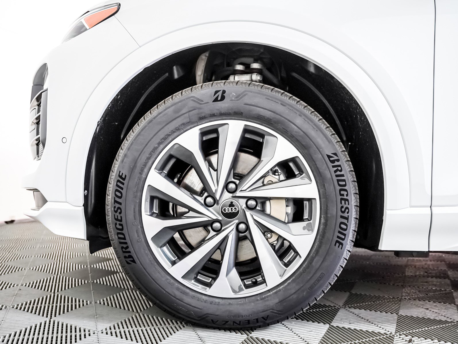 2025 Audi Q6 E-tron Premium photo 3