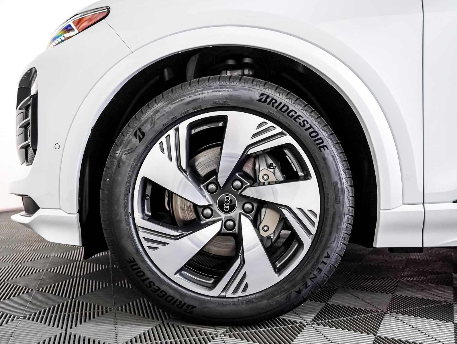 2025 Audi Q6 E-tron Prestige photo 3