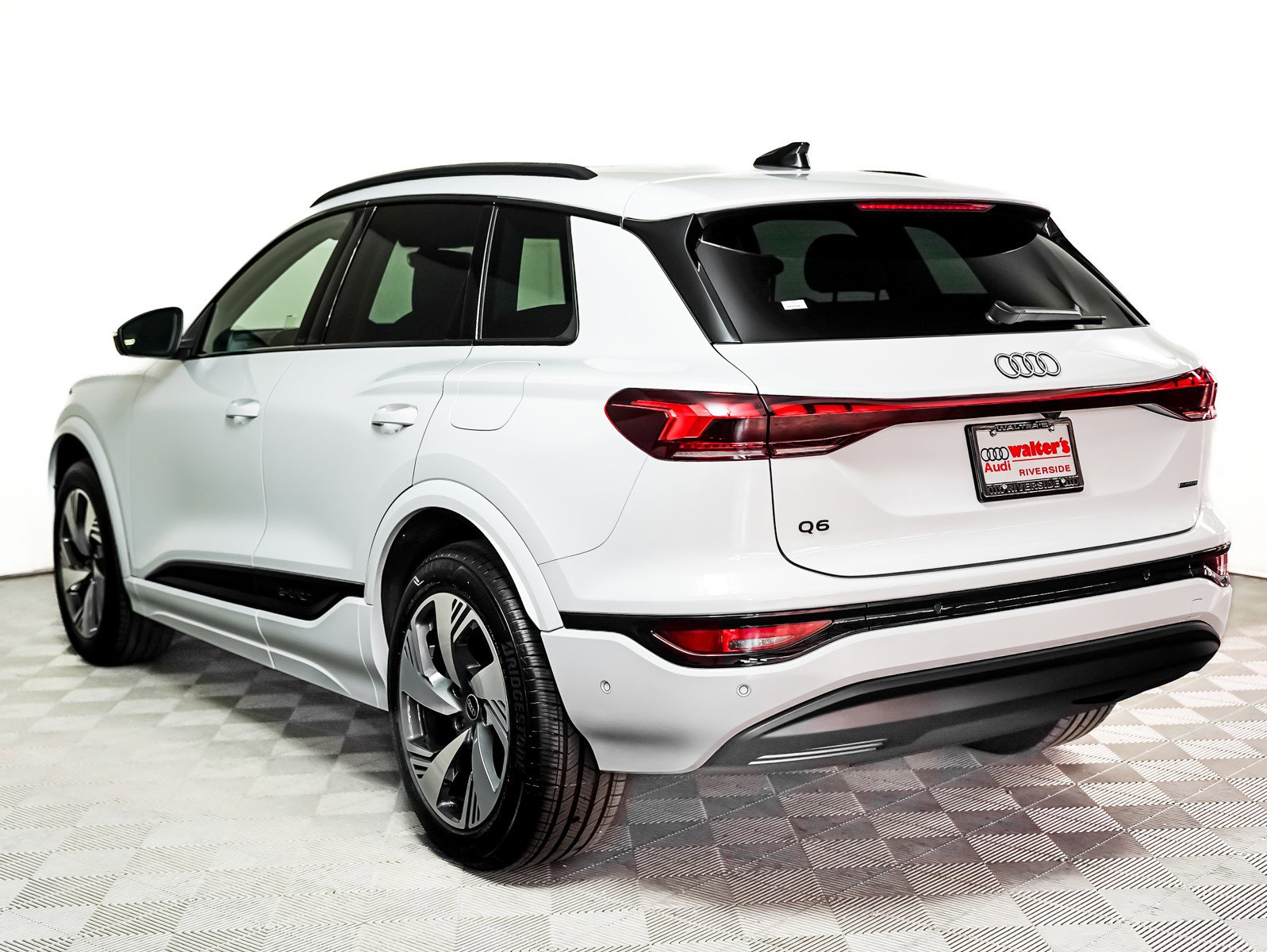 2025 Audi Q6 E-tron Premium Plus photo 2