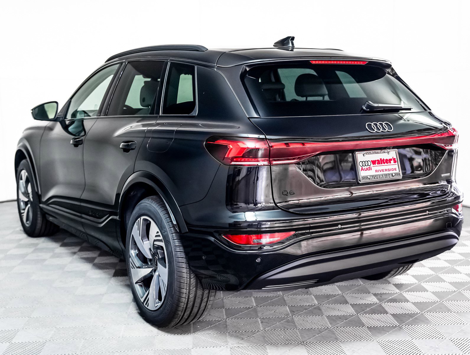2025 Audi Q6 E-tron Premium photo 2