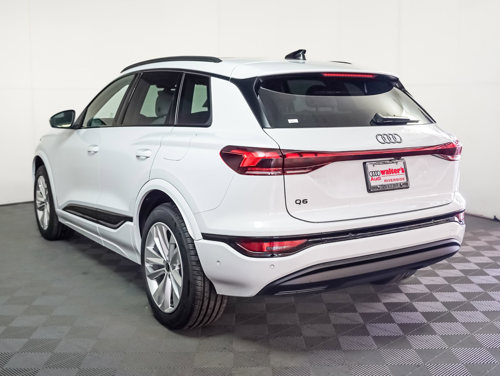 2025 Audi Q6 E-tron Premium Plus photo 2