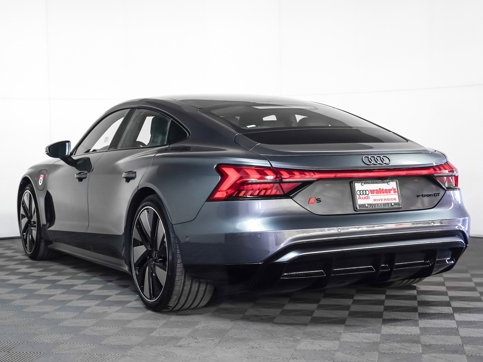 2025 Audi e-tron GT Premium Plus photo 2